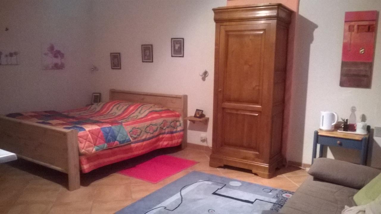 Le Hameau Aux Escargots Bed & Breakfast Bernon Room photo
